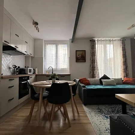 Kb 21 - Metro 7 - Ac - Free Parking - 4 Pers *